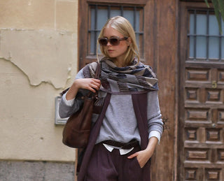 Look de marzo con pantalón ancho y prendas de punto