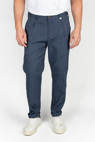 Pantalón My Myths azul marino con rayas y pinzas