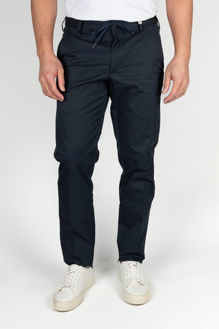 Pantalón My Myths azul marino con cordón y cintura elástica