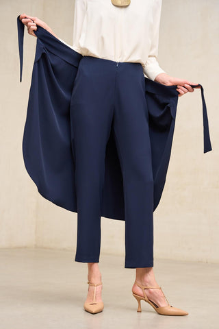 Pantalón Cunde con sobrefalda azul marino