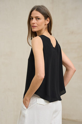 Top Inès negro